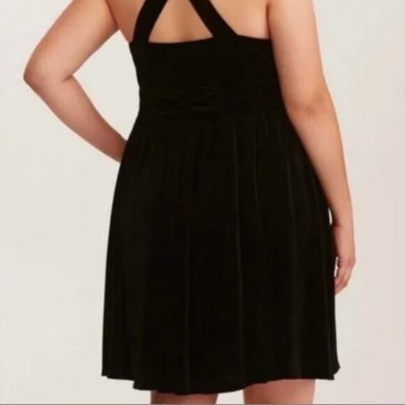 NWT SIZE 6 TORRID BLACK VELVET SURPLICE SLEEVEELSS HALTER DRESS 6X PLUS 30 - Picture 13 of 13